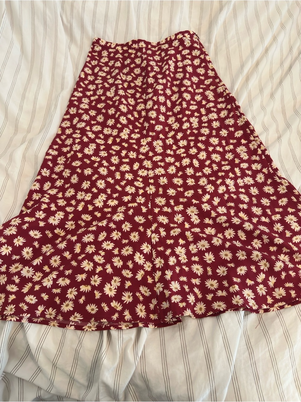 Médium Beautiful Red Floral Daisy Maxi Skirt